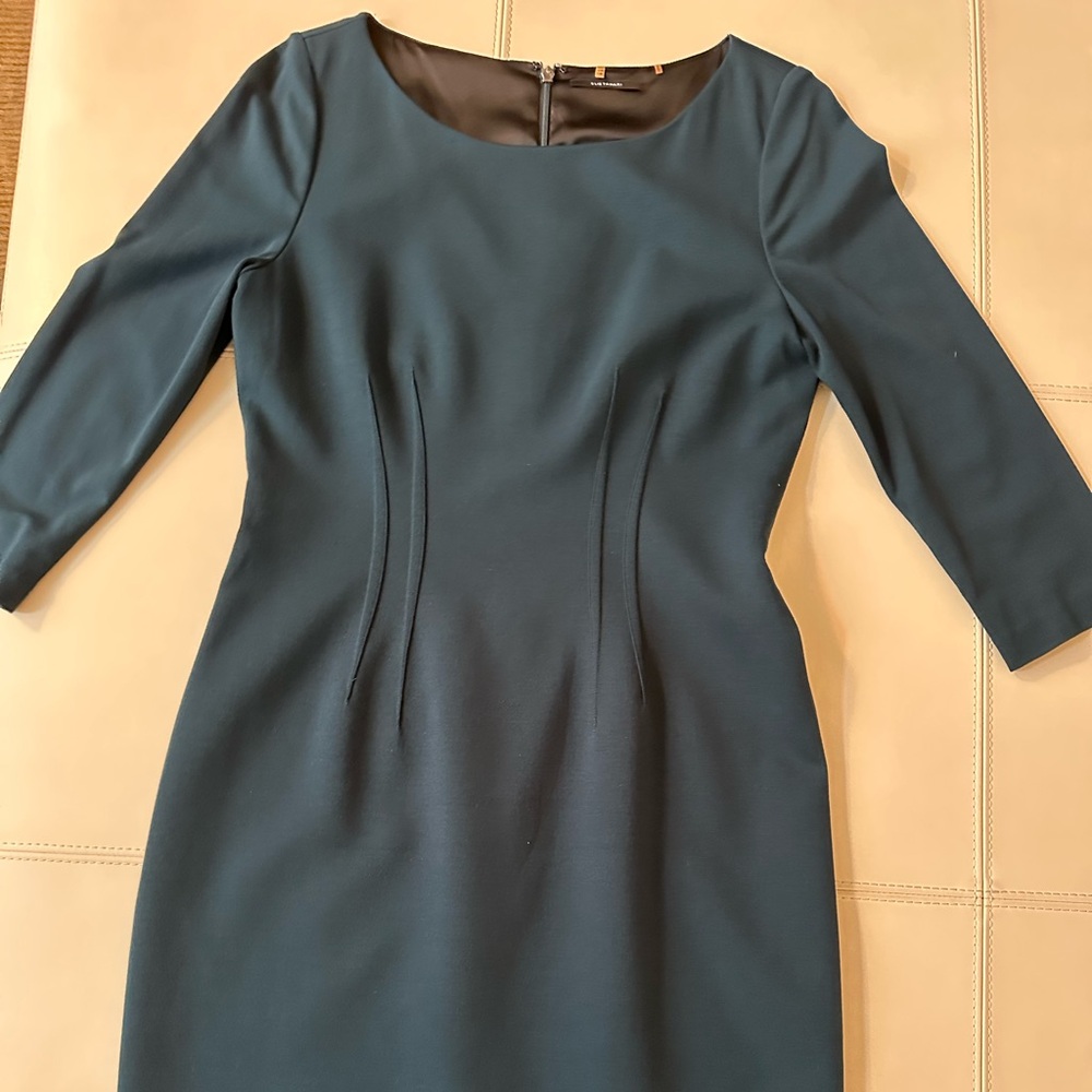 Elie Tahari size 6 tailored dress with 3/4 length sleeves